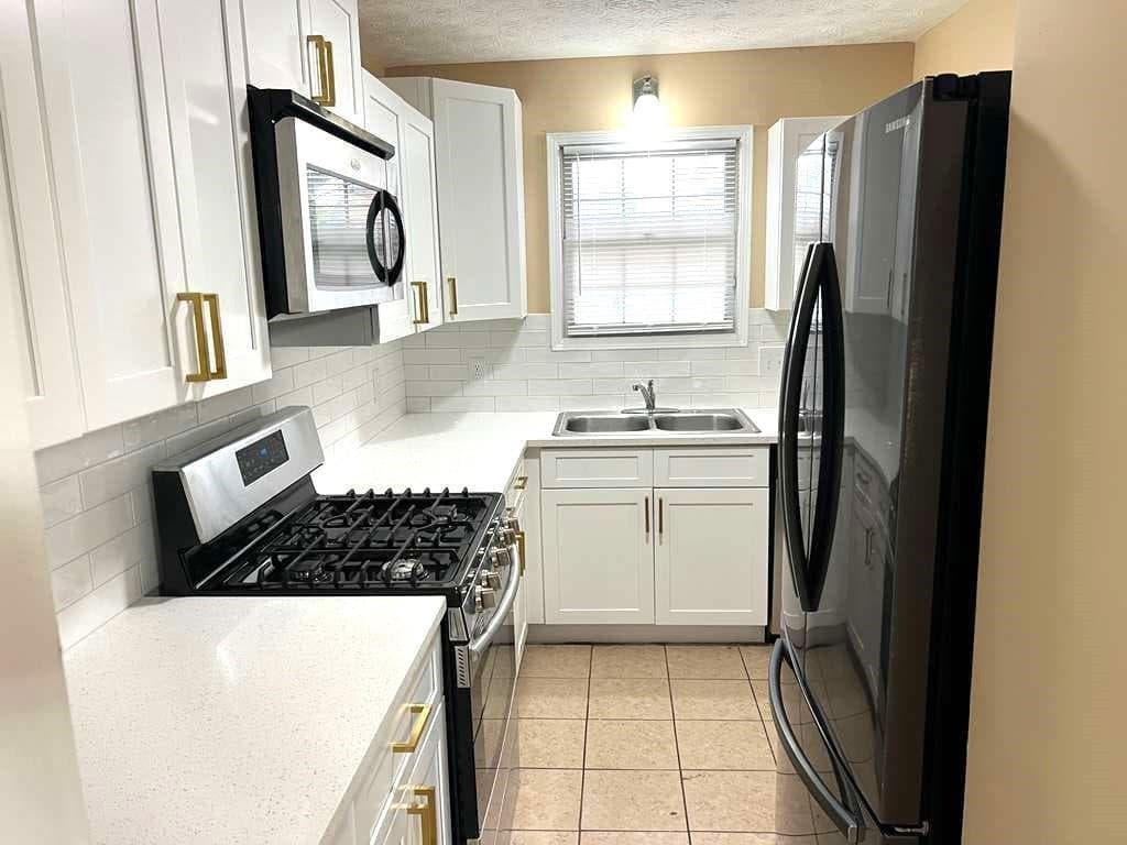2 bedroom, 3 bathroom, 1,176 sq ft townhouse for sale at 2378 Cove Road, Lithonia, GA 30058 — photo 3