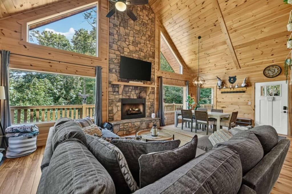 3 bedroom, 3 bathroom, 2,660 sq ft single family residence for sale at 12 N Dream Catcher, Blue Ridge, GA 30513 — photo 10