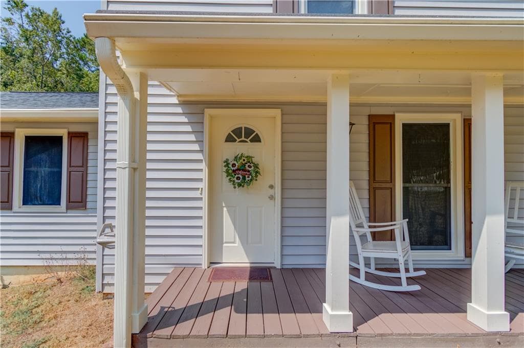 3 bedroom, 2 bathroom, 1,677 sq ft single family residence for rent at 4905 Wade Valley Way, Cumming, GA 30040 for $2,200 a month — photo 2