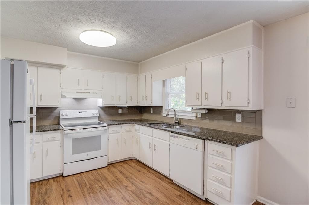 3 bedroom, 2 bathroom, 1,677 sq ft single family residence for rent at 4905 Wade Valley Way, Cumming, GA 30040 for $2,200 a month — photo 10