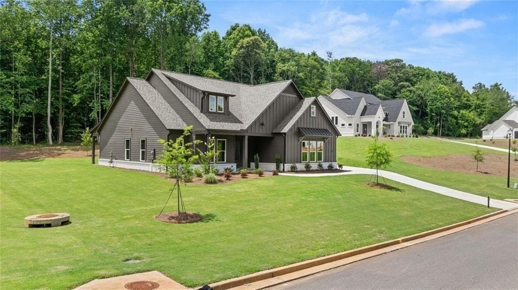 4 bedroom, 3 bathroom, 2,606 sq ft single family residence for sale at 8340 Creekside Overlook Drive, Gainesville, GA 30506 — photo 3