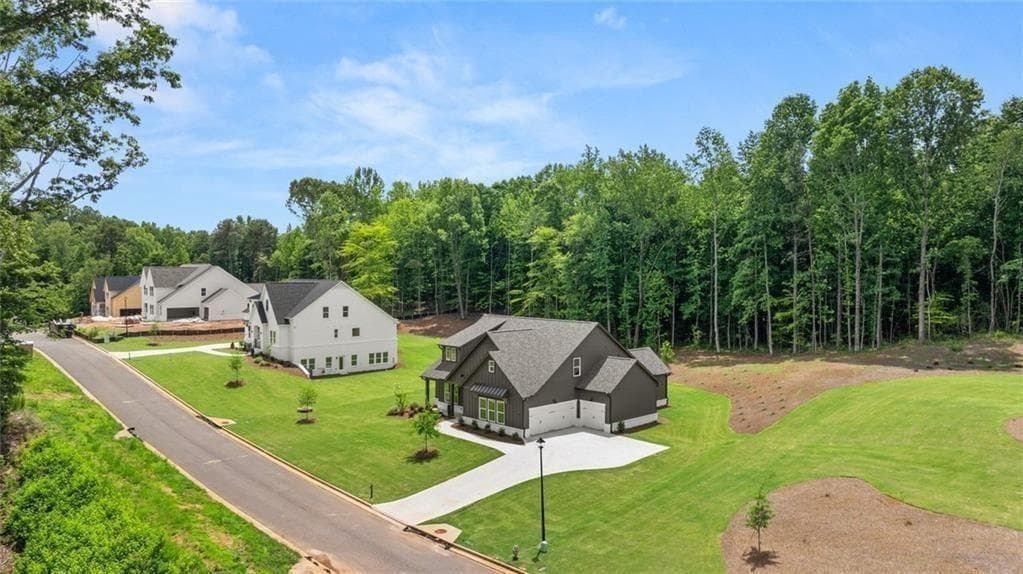 4 bedroom, 3 bathroom, 2,606 sq ft single family residence for sale at 8340 Creekside Overlook Drive, Gainesville, GA 30506 — photo 4