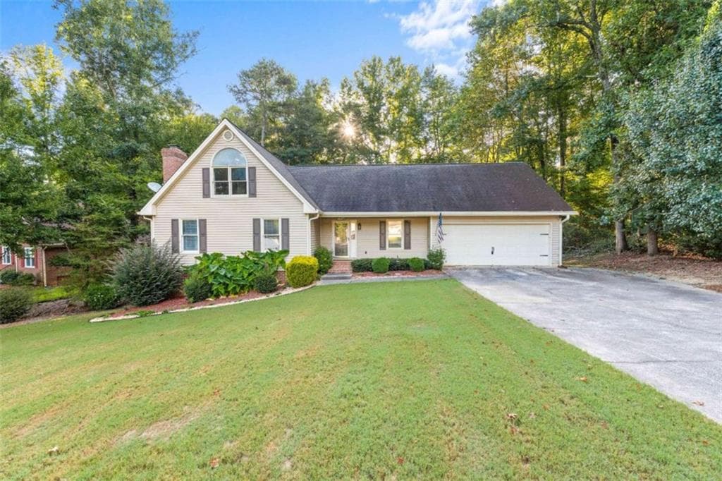 4 bedroom, 3 bathroom, 2,694 sq ft single family residence for sale at 17 Mountain Oaks Drive, Carrollton, GA 30116 — photo 2
