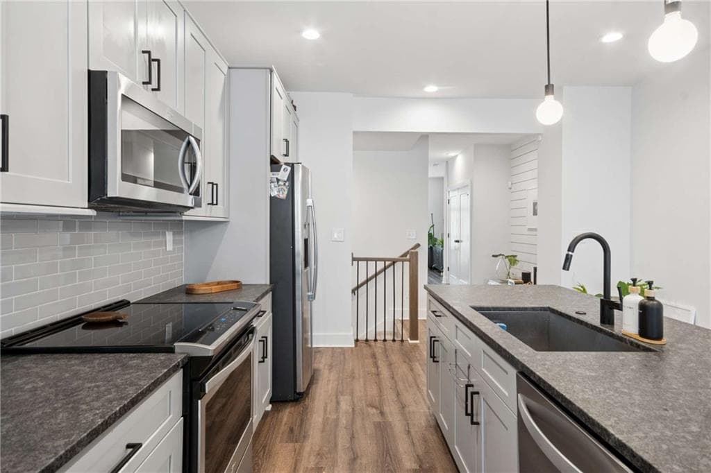 3 bedroom, 3 bathroom, 1,657 sq ft townhouse for sale at 1350 May Avenue 9, Atlanta, GA 30316 — photo 7