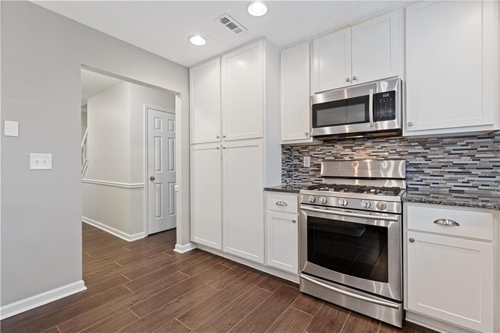 4 bedroom, 3 bathroom, 2,046 sq ft single family residence for rent at 3857 Peachtree Corners Circle, Peachtree Corners, GA 30092 for $2,395 a month — photo 9