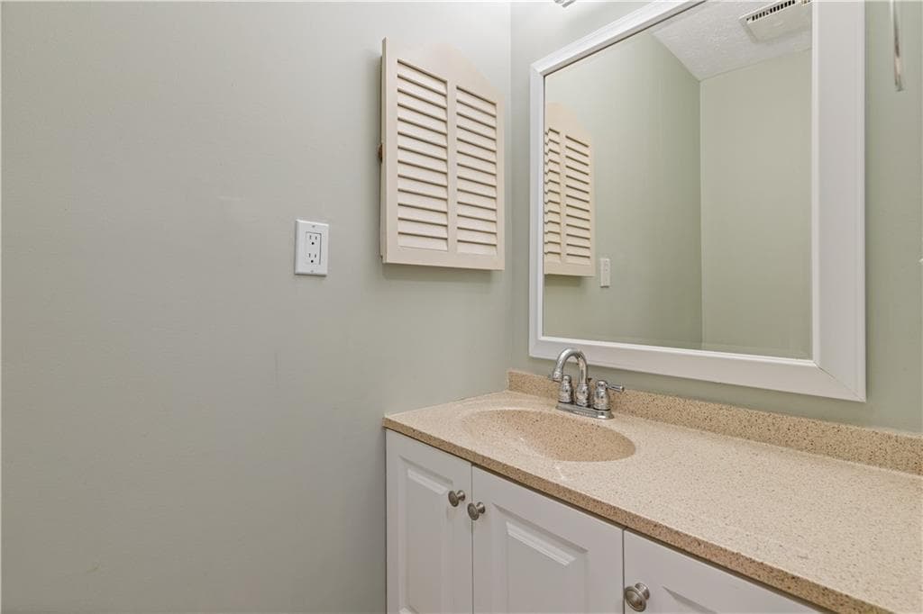 4 bedroom, 3 bathroom, 2,046 sq ft single family residence for rent at 3857 Peachtree Corners Circle, Peachtree Corners, GA 30092 for $2,395 a month — photo 10