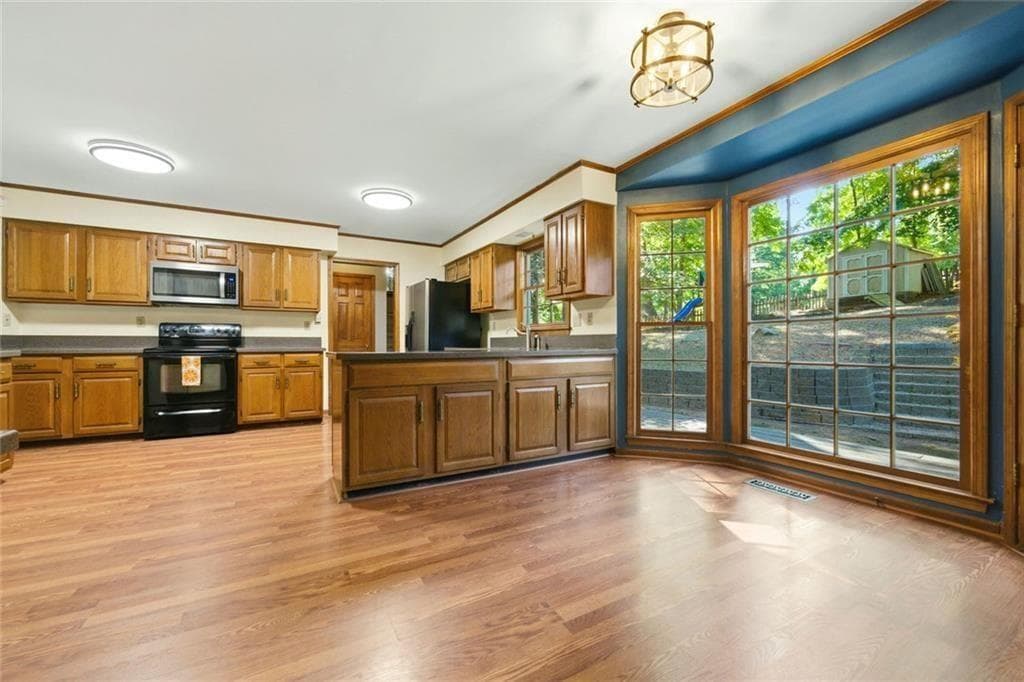 5 bedroom, 3 bathroom, 3,059 sq ft single family residence for sale at 3197 Wicks Creek Trail, Marietta, GA 30062 — photo 5