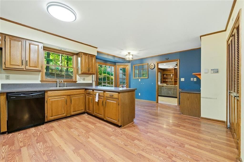 5 bedroom, 3 bathroom, 3,059 sq ft single family residence for sale at 3197 Wicks Creek Trail, Marietta, GA 30062 — photo 6