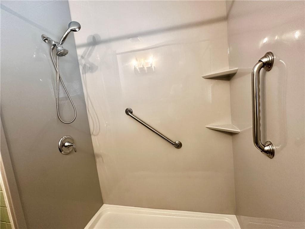 3 bedroom, 1 bathroom, 1,374 sq ft single family residence for sale at 2183 Springdale Circle, Atlanta, GA 30315 — photo 9