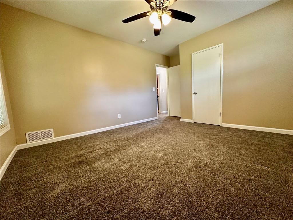 3 bedroom, 1 bathroom, 1,374 sq ft single family residence for sale at 2183 Springdale Circle, Atlanta, GA 30315 — photo 4