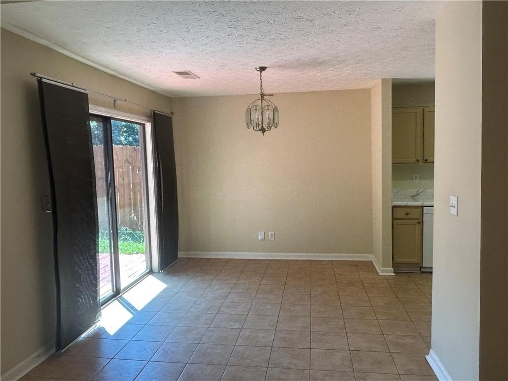 3 bedroom, 2 bathroom, 1,776 sq ft single family residence for sale at 2517 Sugar Cane Place, Duluth, GA 30096 — photo 4