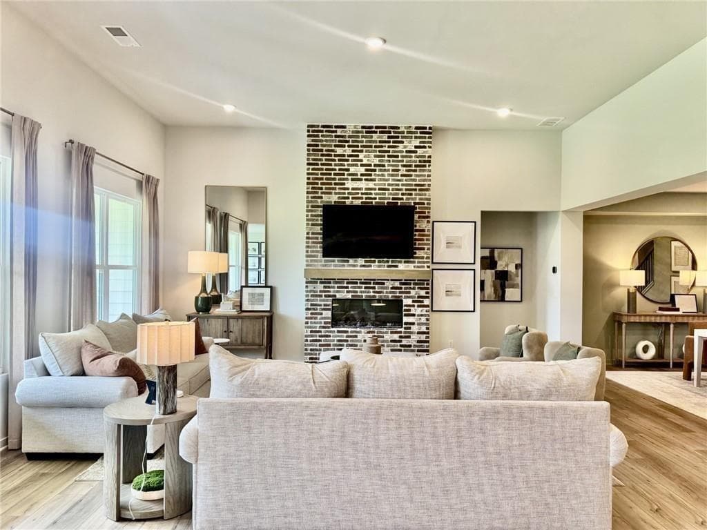 4 bedroom, 4 bathroom, 3,495 sq ft single family residence for sale at 8545 Oak Hollow Way, Cumming, GA 30041 — photo 9