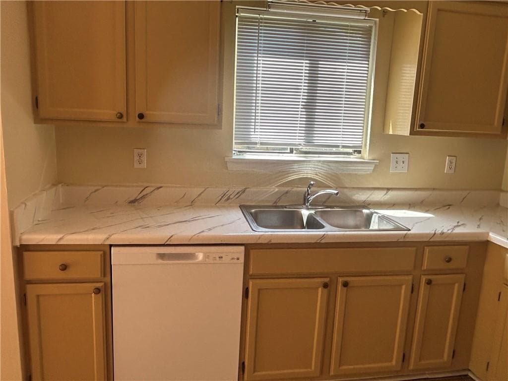 3 bedroom, 2 bathroom, 1,776 sq ft single family residence for sale at 2517 Sugar Cane Place, Duluth, GA 30096 — photo 5