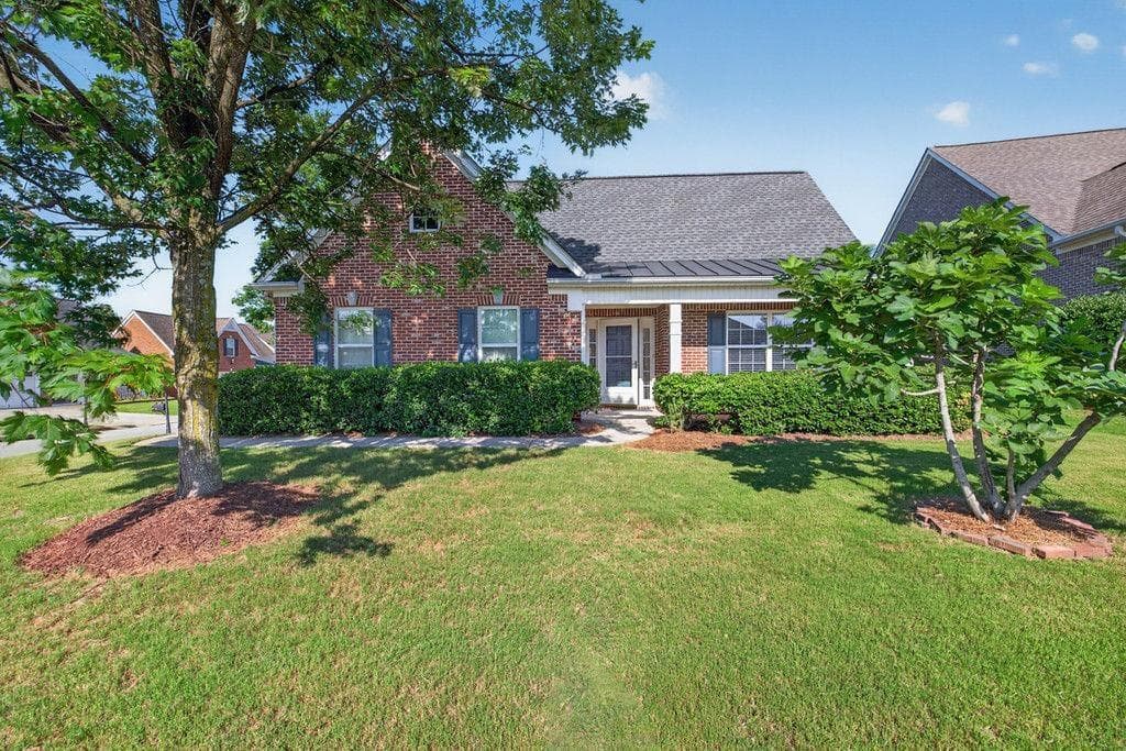 3 bedroom, 2 bathroom, 2,136 sq ft single family residence for sale at 1237 Laurelwood Lane, Lawrenceville, GA 30045 — photo 2