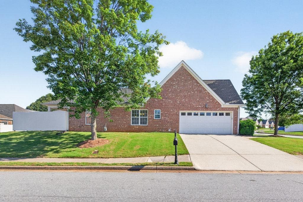 3 bedroom, 2 bathroom, 2,136 sq ft single family residence for sale at 1237 Laurelwood Lane, Lawrenceville, GA 30045 — photo 3