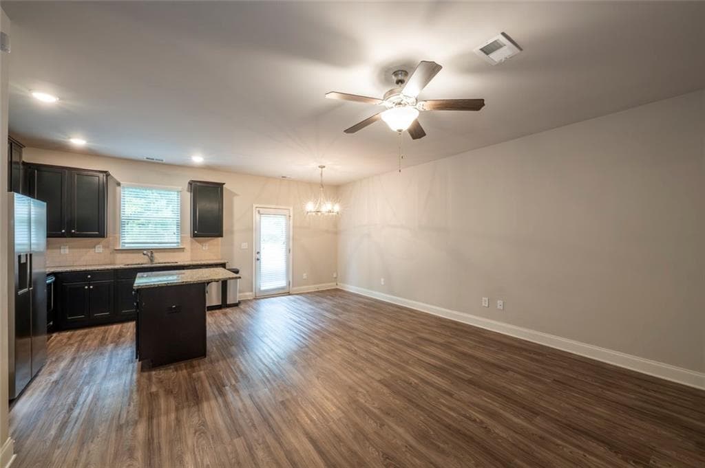 2 bedroom, 3 bathroom, 1,354 sq ft townhouse for sale at 6220 Trickle Bend, Atlanta, GA 30349 — photo 5