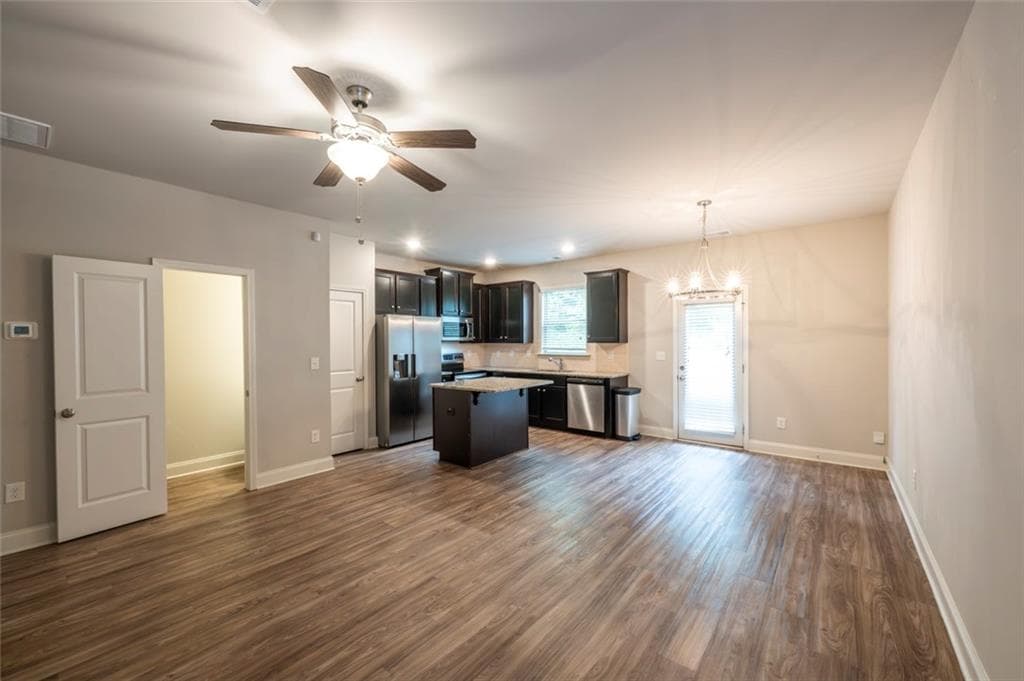 2 bedroom, 3 bathroom, 1,354 sq ft townhouse for sale at 6220 Trickle Bend, Atlanta, GA 30349 — photo 6