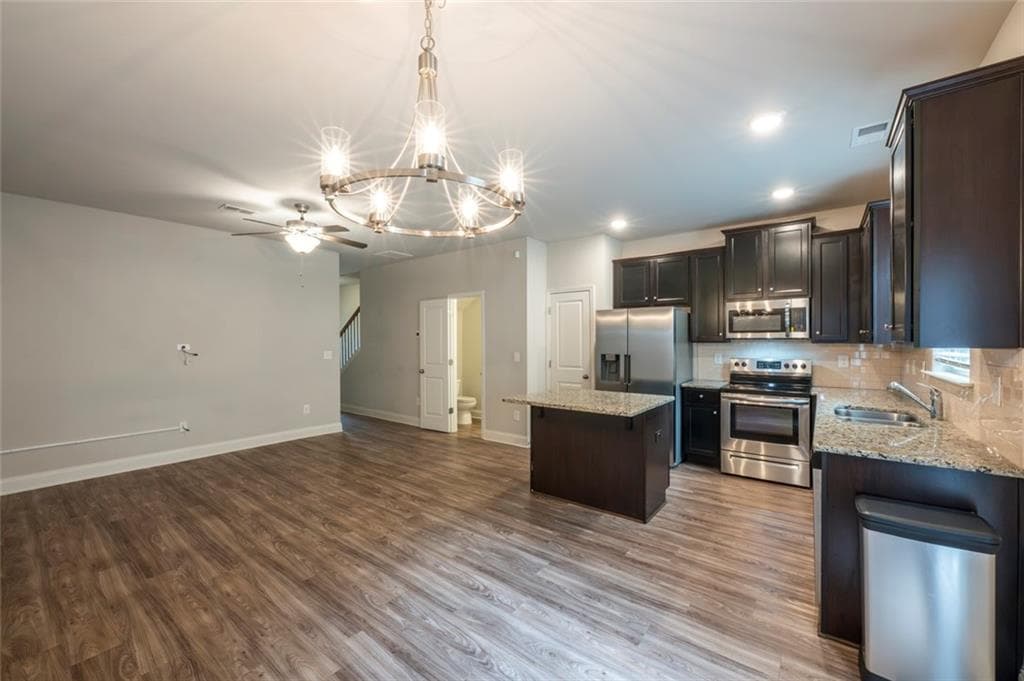 2 bedroom, 3 bathroom, 1,354 sq ft townhouse for sale at 6220 Trickle Bend, Atlanta, GA 30349 — photo 7