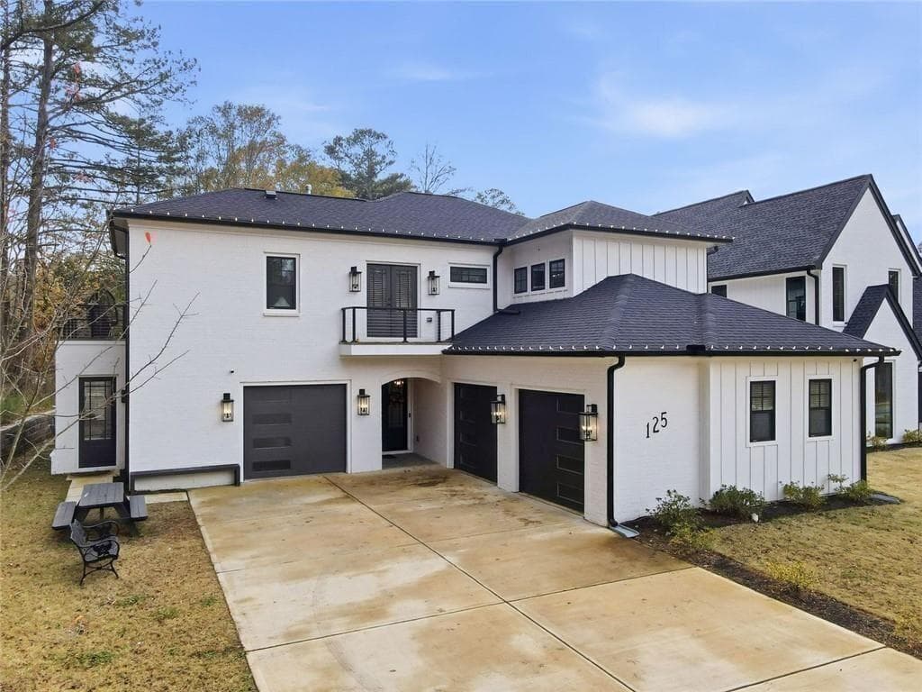 5 bedroom, 6 bathroom, 4,794 sq ft single family residence for sale at 125 Thome Drive, Alpharetta, GA 30022 — photo 2