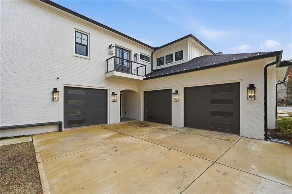 5 bedroom, 6 bathroom, 4,794 sq ft single family residence for sale at 125 Thome Drive, Alpharetta, GA 30022 — photo 3