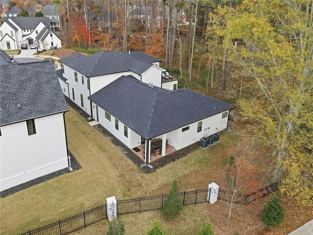 5 bedroom, 6 bathroom, 4,794 sq ft single family residence for sale at 125 Thome Drive, Alpharetta, GA 30022 — photo 4