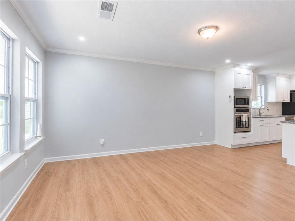 3 bedroom, 2 bathroom, 1,183 sq ft single family residence for sale at 995 Coleman Street, Atlanta, GA 30310 — photo 2