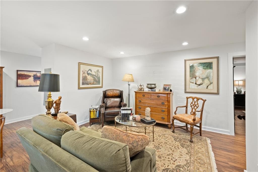 2 bedroom, 1 bathroom, 1,100 sq ft apartment for rent at 880 Saint Charles Avenue 9, Atlanta, GA 30306 for $2,200 a month — photo 3