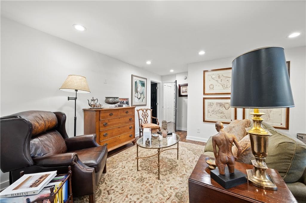 2 bedroom, 1 bathroom, 1,100 sq ft apartment for rent at 880 Saint Charles Avenue 9, Atlanta, GA 30306 for $2,200 a month — photo 4