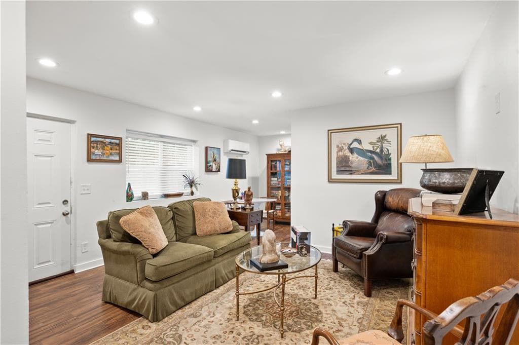 2 bedroom, 1 bathroom, 1,100 sq ft apartment for rent at 880 Saint Charles Avenue 9, Atlanta, GA 30306 for $2,200 a month — photo 5