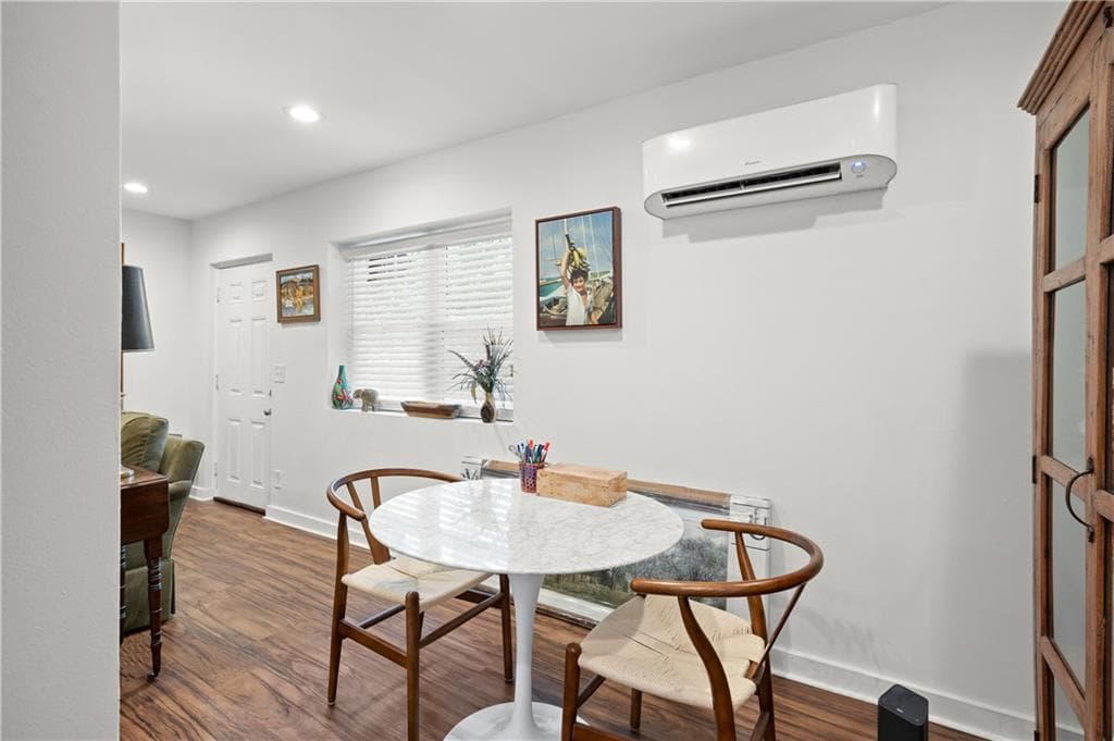2 bedroom, 1 bathroom, 1,100 sq ft apartment for rent at 880 Saint Charles Avenue 9, Atlanta, GA 30306 for $2,200 a month — photo 6