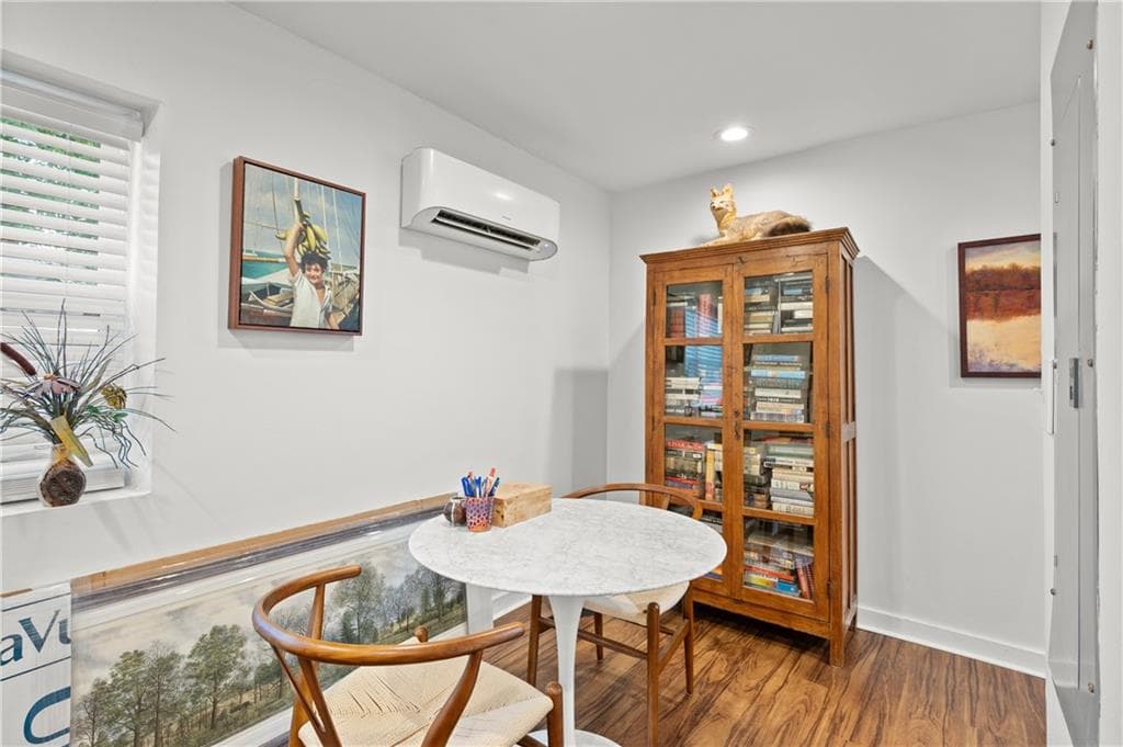 2 bedroom, 1 bathroom, 1,100 sq ft apartment for rent at 880 Saint Charles Avenue 9, Atlanta, GA 30306 for $2,200 a month — photo 7