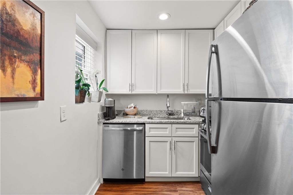 2 bedroom, 1 bathroom, 1,100 sq ft apartment for rent at 880 Saint Charles Avenue 9, Atlanta, GA 30306 for $2,200 a month — photo 8