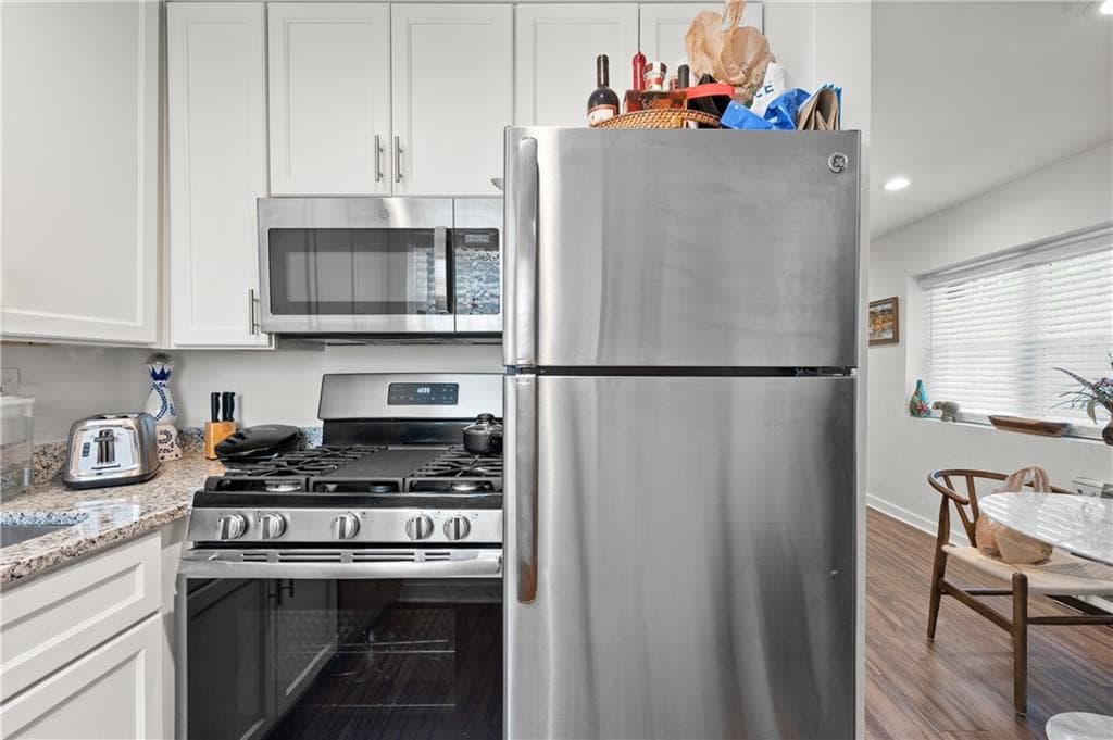 2 bedroom, 1 bathroom, 1,100 sq ft apartment for rent at 880 Saint Charles Avenue 9, Atlanta, GA 30306 for $2,200 a month — photo 9