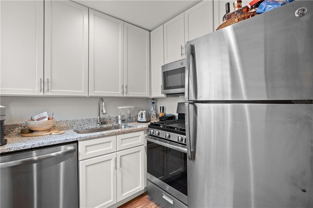 2 bedroom, 1 bathroom, 1,100 sq ft apartment for rent at 880 Saint Charles Avenue 9, Atlanta, GA 30306 for $2,200 a month — photo 10