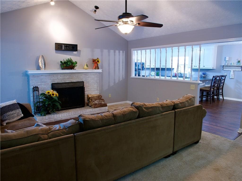 3 bedroom, 2 bathroom, 1,620 sq ft single family residence for sale at 4277 Green Valley Drive, Gainesville, GA 30506 — photo 6