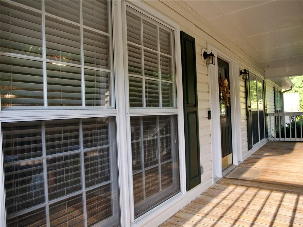 3 bedroom, 2 bathroom, 1,620 sq ft single family residence for sale at 4277 Green Valley Drive, Gainesville, GA 30506 — photo 5