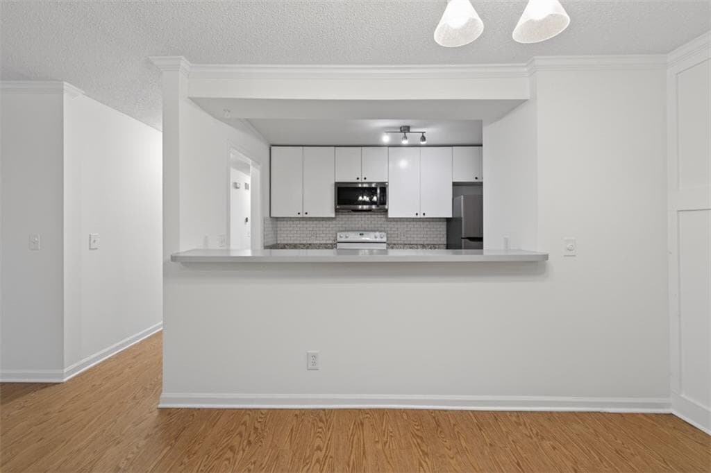 3 bedroom, 2 bathroom, 1,505 sq ft single family residence for sale at 201 Barrington Hills Drive, Atlanta, GA 30350 — photo 3