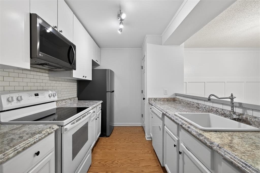 3 bedroom, 2 bathroom, 1,505 sq ft single family residence for sale at 201 Barrington Hills Drive, Atlanta, GA 30350 — photo 4
