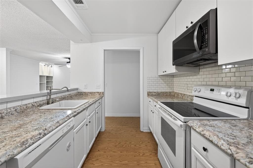 3 bedroom, 2 bathroom, 1,505 sq ft single family residence for sale at 201 Barrington Hills Drive, Atlanta, GA 30350 — photo 6