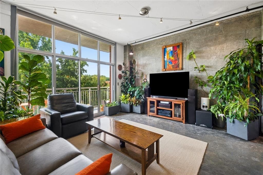 1 bedroom, 1 bathroom, 738 sq ft condominium for sale at 245 N Highland Avenue 321, Atlanta, GA 30307 — photo 2