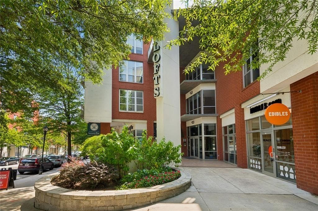 1 bedroom, 1 bathroom, 738 sq ft condominium for sale at 245 N Highland Avenue 321, Atlanta, GA 30307 — photo 4