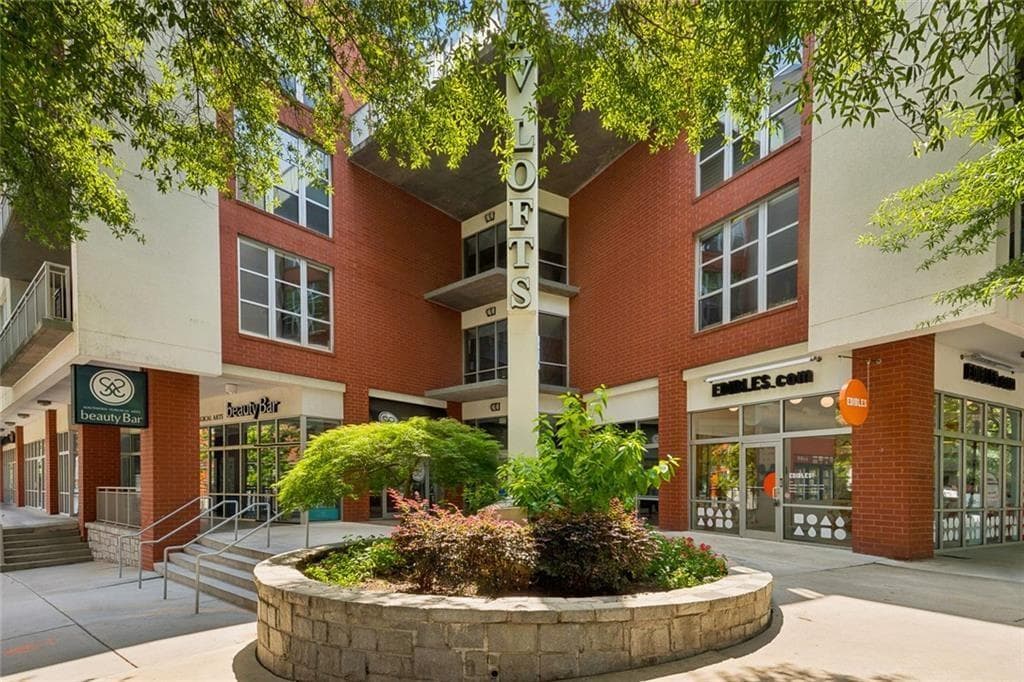 1 bedroom, 1 bathroom, 738 sq ft condominium for sale at 245 N Highland Avenue 321, Atlanta, GA 30307 — photo 5