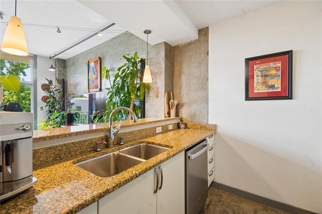 1 bedroom, 1 bathroom, 738 sq ft condominium for sale at 245 N Highland Avenue 321, Atlanta, GA 30307 — photo 10