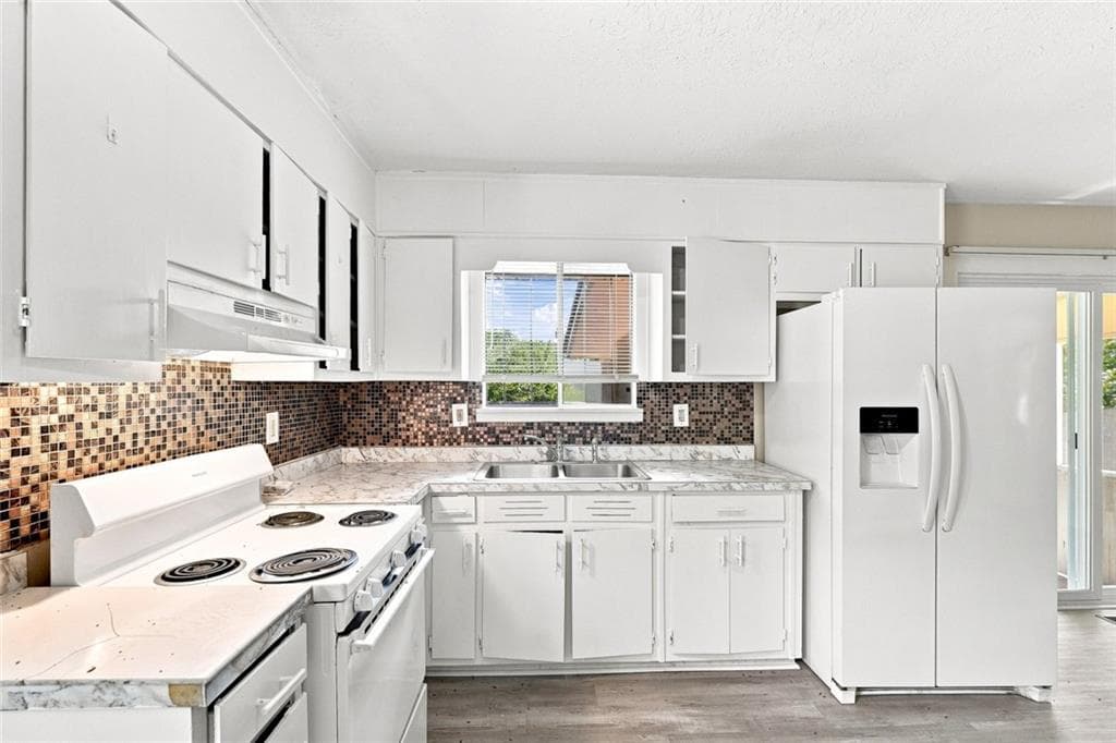 3 bedroom, 2 bathroom, 1,201 sq ft single family residence for sale at 8423 Magnolia Drive, Jonesboro, GA 30238 — photo 7