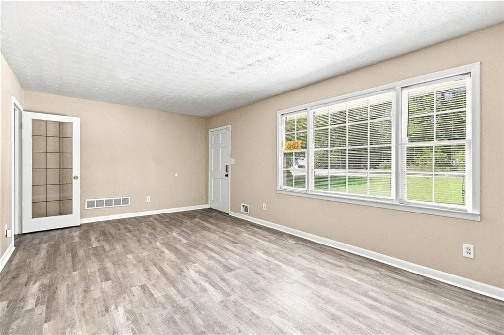 3 bedroom, 2 bathroom, 1,201 sq ft single family residence for sale at 8423 Magnolia Drive, Jonesboro, GA 30238 — photo 4