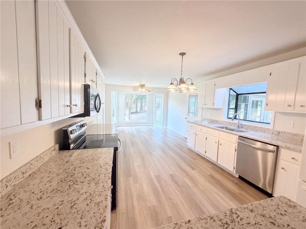 3 bedroom, 2 bathroom, 2,345 sq ft single family residence for sale at 3802 Claude Brewer Road, Loganville, GA 30052 — photo 6
