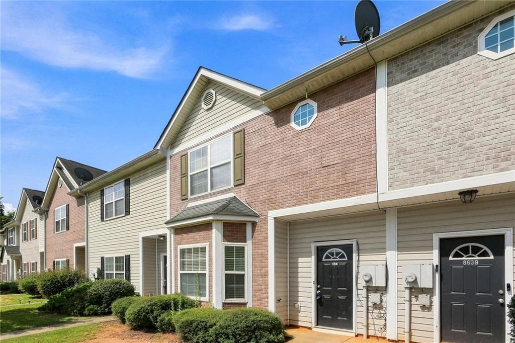 4 bedroom, 3 bathroom, 1,540 sq ft townhouse for rent at 8641 Thomas Lane, Riverdale, GA 30274 for $1,580 a month — photo 2