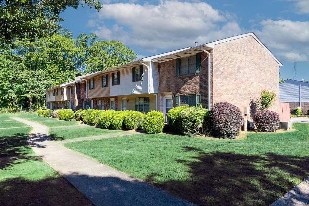 2 bedroom, 2 bathroom, 1,152 sq ft condominium for sale at 501 Carlton Road 2E, Palmetto, GA 30268