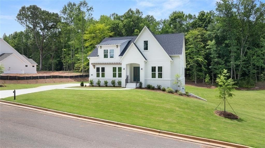 4 bedroom, 4 bathroom, 5,027 sq ft single family residence for sale at 8350 Creekside Overlook Drive, Gainesville, GA 30506 — photo 2