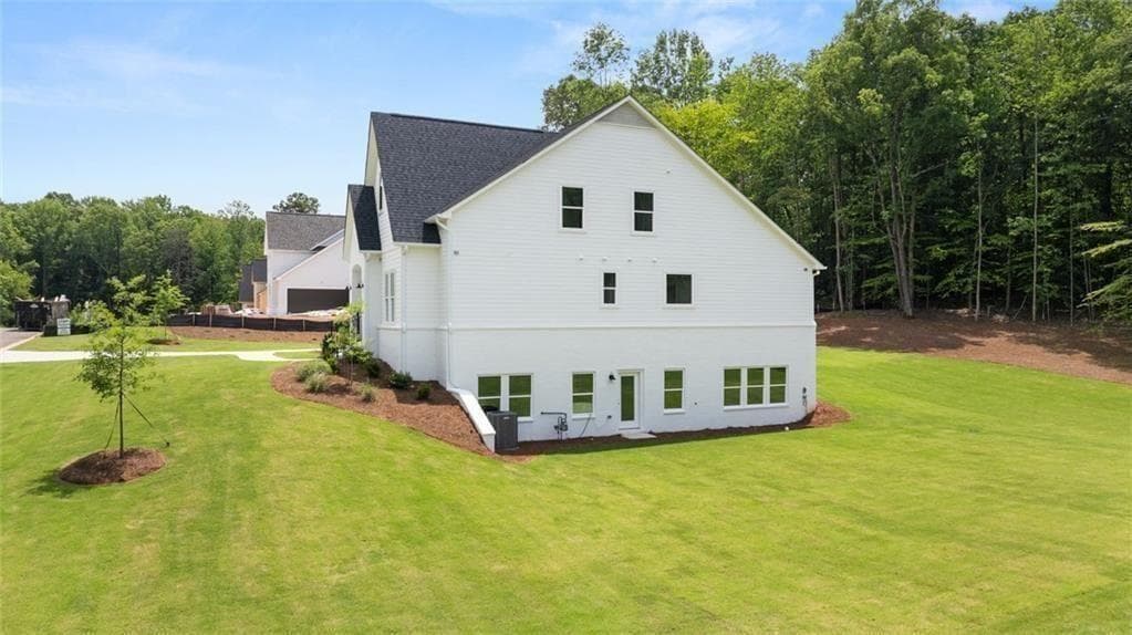 4 bedroom, 4 bathroom, 5,027 sq ft single family residence for sale at 8350 Creekside Overlook Drive, Gainesville, GA 30506 — photo 4